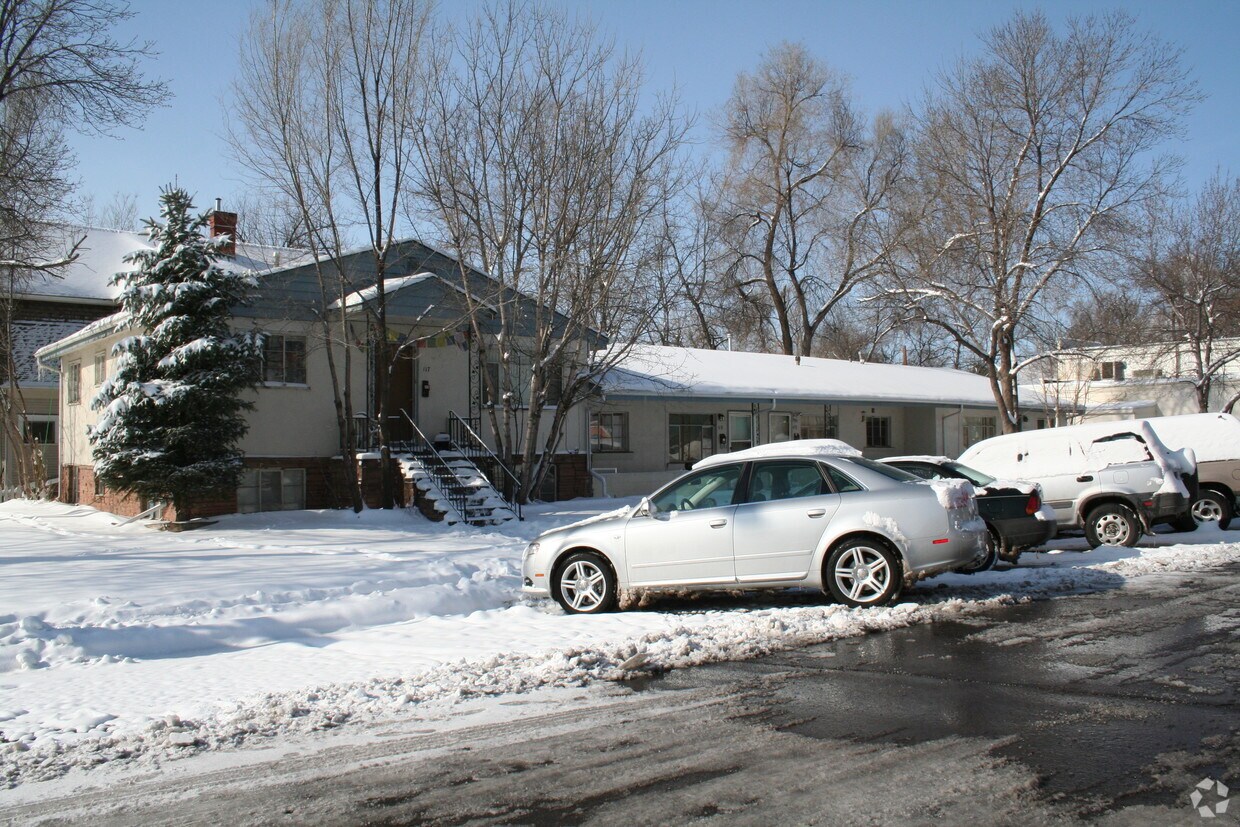 Building Photo - 111 E Plum St