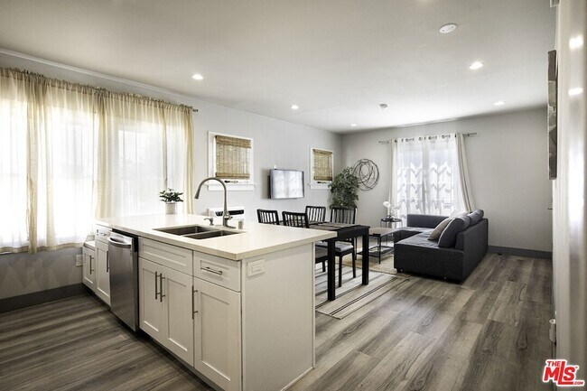 Foto del edificio - 1559 1/2 S Harvard Boulevard Unit