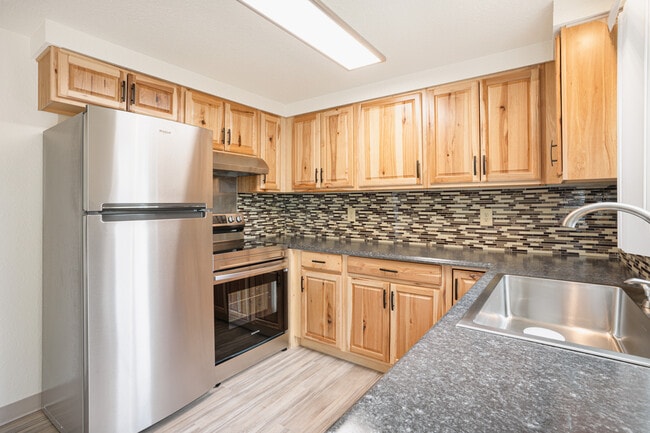 Building Photo - Lookingglass Apartments