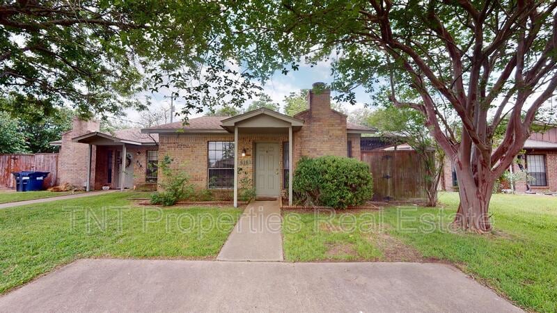 Photo - 616 San Saba Court