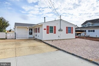 Building Photo - 137 E Susquehanna Dr