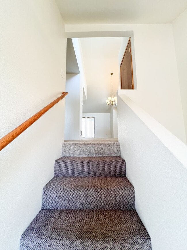 Foto del edificio - Triplex 5417 - 5421 North Hills Drive