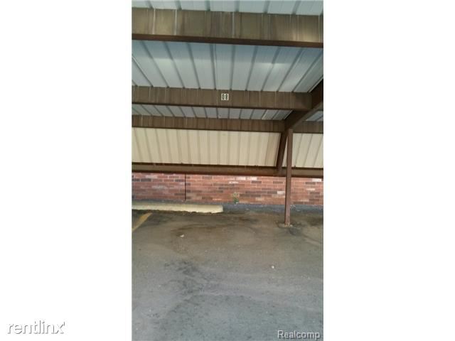Building Photo - 30284 Southfield Rd