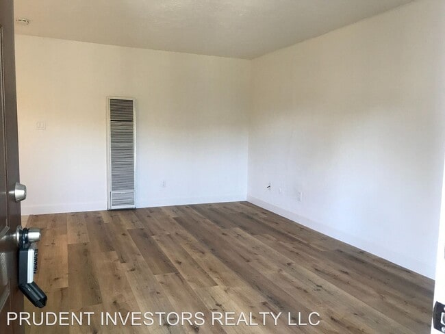 Building Photo - 1121 E Washington Ave