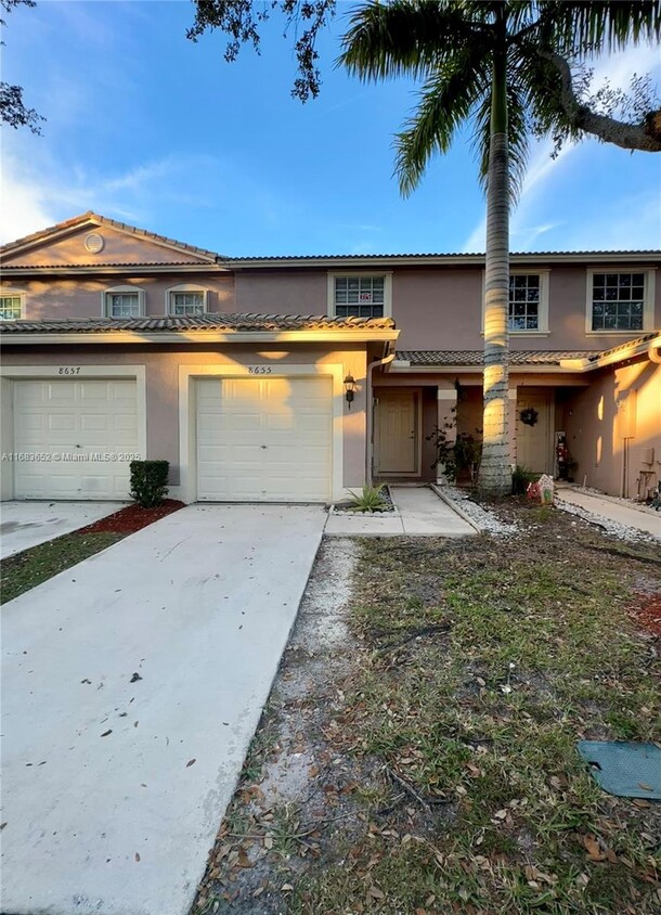 Foto principal - 8655 N Southgate Shores Cir