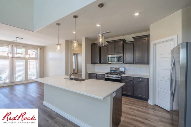 Building Photo - Stunning 4 Bedroom Home. Dog friendly!