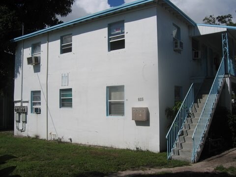 Primary Photo - 925 6th St
