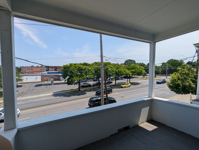 Building Photo - Fully Renovated Student Rental