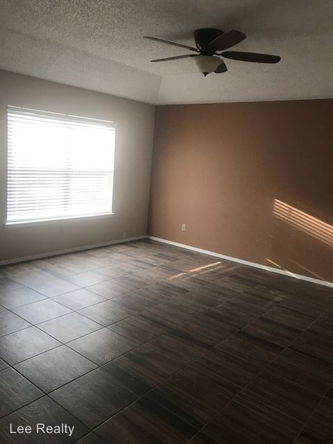 Building Photo - 1503 E Cardinal Ave