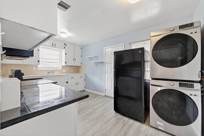 Building Photo - 3428 Bradford St