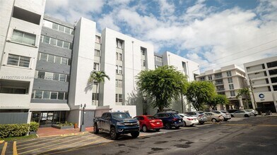 Building Photo - 750 NW 43rd Ave