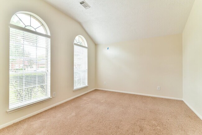 Foto del edificio - 17606 Glenwolf Dr