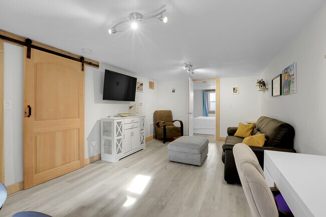 Foto del edificio - 1765 Trenton St