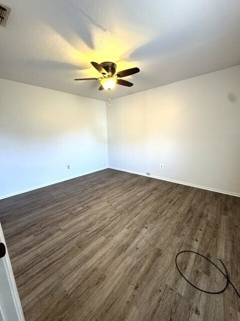 Foto del edificio - 2101 Eastwind St