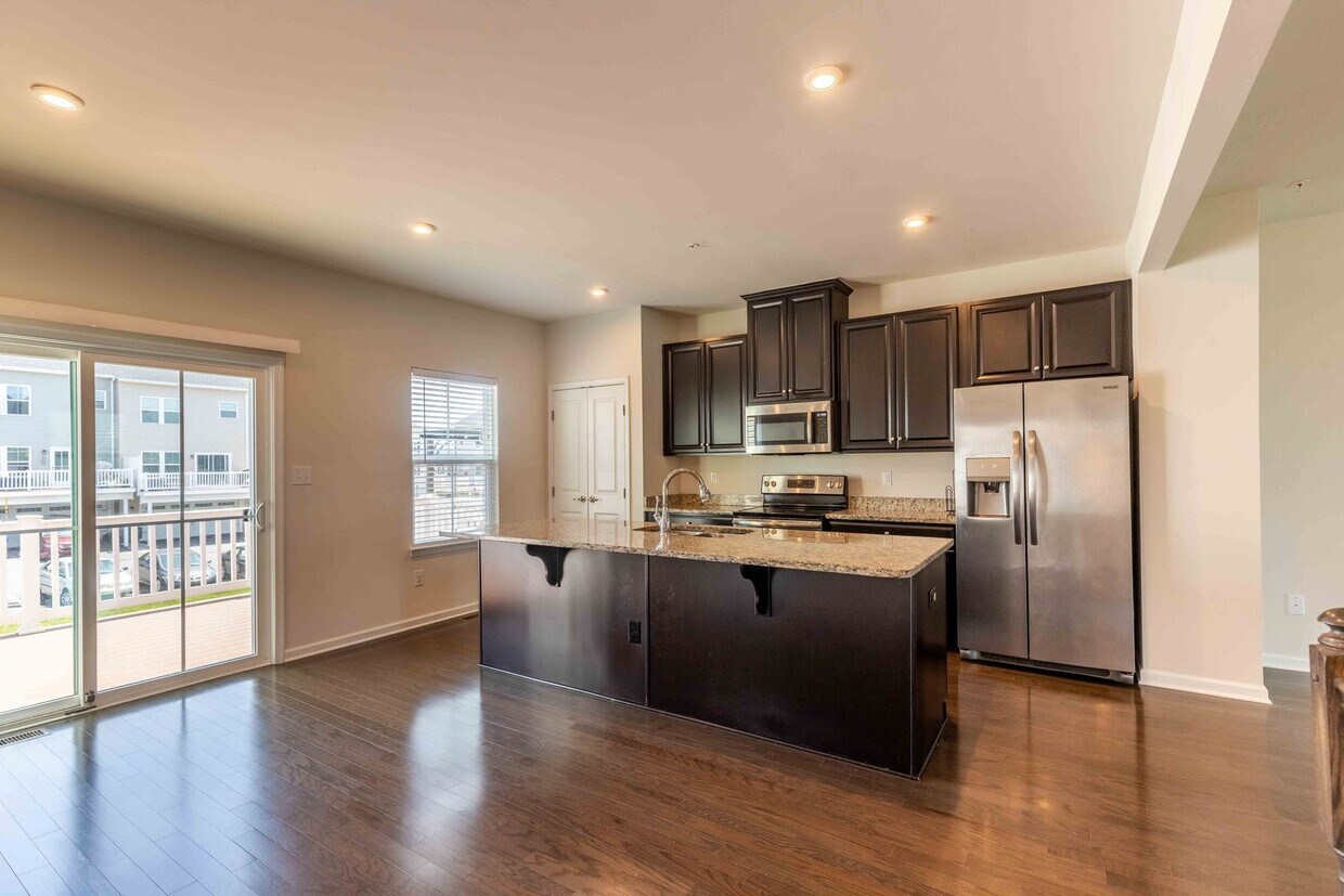 Primary Photo - Luxury Townhouse in Stonecliffe of Atwater!