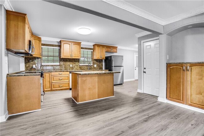 Building Photo - 3119 Brownmoore Dr