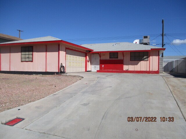 Primary Photo - 6320 Hobart Ave