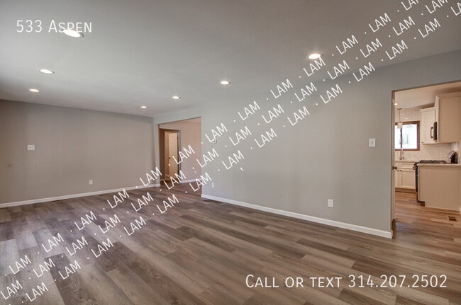 Building Photo - 533 Aspen Dr