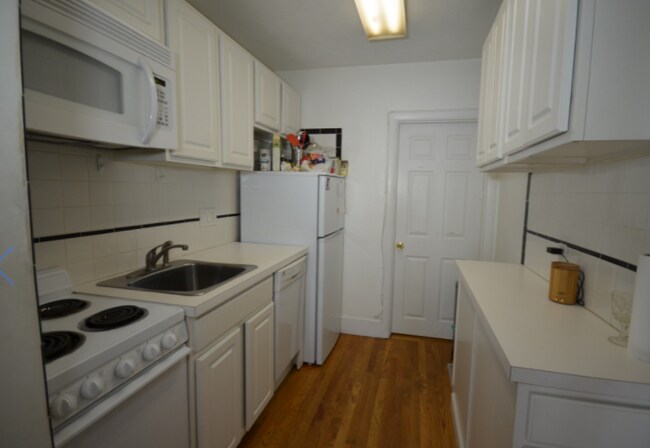 Foto del edificio - 45 Westland Ave