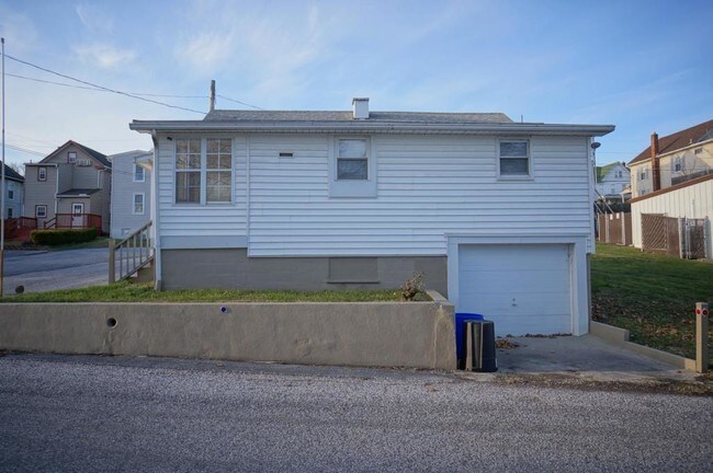 Building Photo - 680 State St.