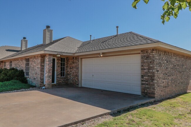 Building Photo - 2 bed 2 bath