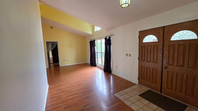 Foto del edificio - 3 Bed, 3 Bath, 2 Car garage.