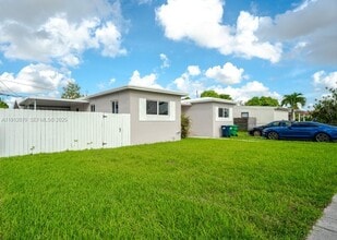 Building Photo - 1020 SW 74th Ave