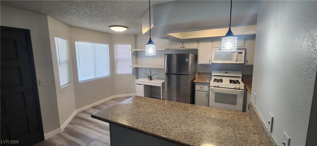 Foto del edificio - 825 Rock Springs Dr