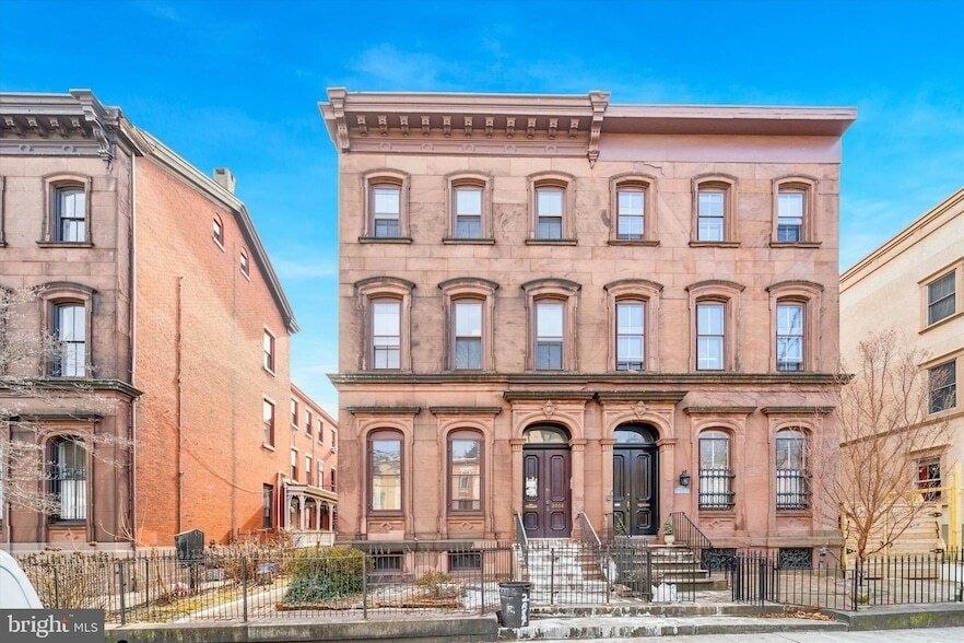 Primary Photo - 2008 W Girard Ave
