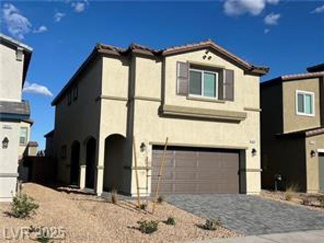 Building Photo - Never-lived-in contemporary single-family ...