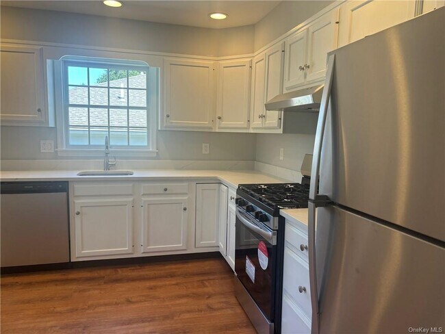 Building Photo - 76 Franklin Ave