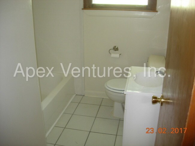 Building Photo - 3715 Plantation Dr