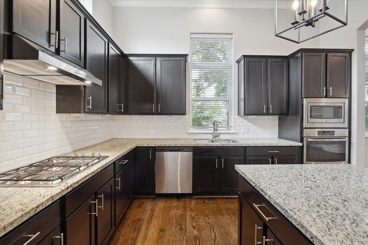 Foto principal - 5644 Larkin St