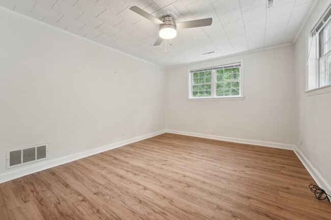 Building Photo - 714 Bradley Rd