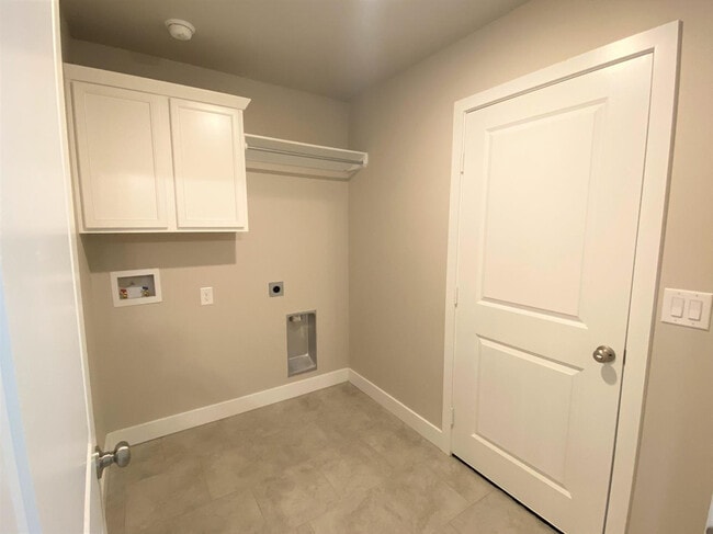 Building Photo - 13806 Avenue Q