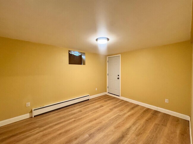 Building Photo - 115 Elm St