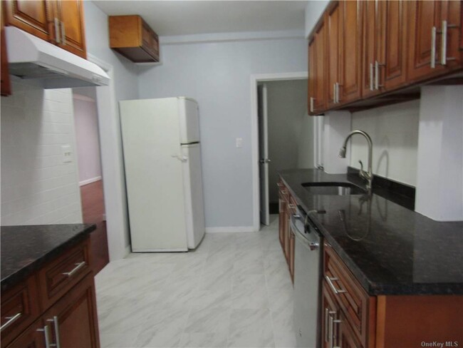 Foto del edificio - 108-27 65th Ave