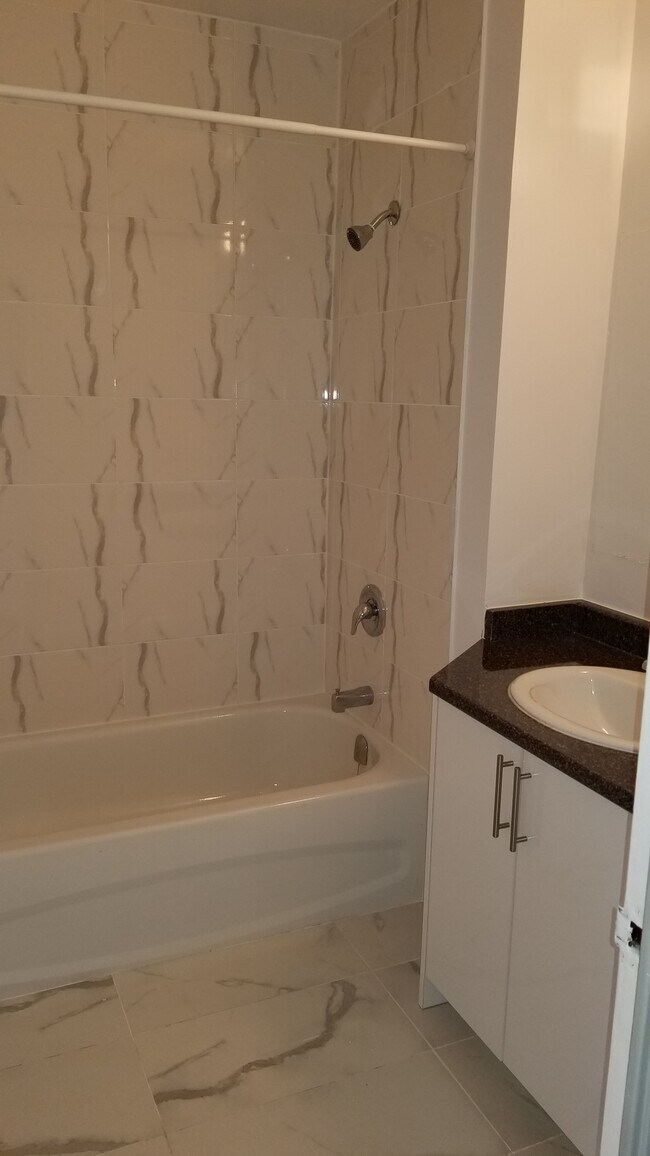 Salle de bain - 202 The West Mall