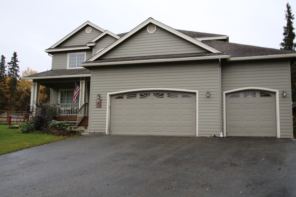 Foto principal - Lovely 4-Bedroom, 2.5-Bathroom Fully Furni...