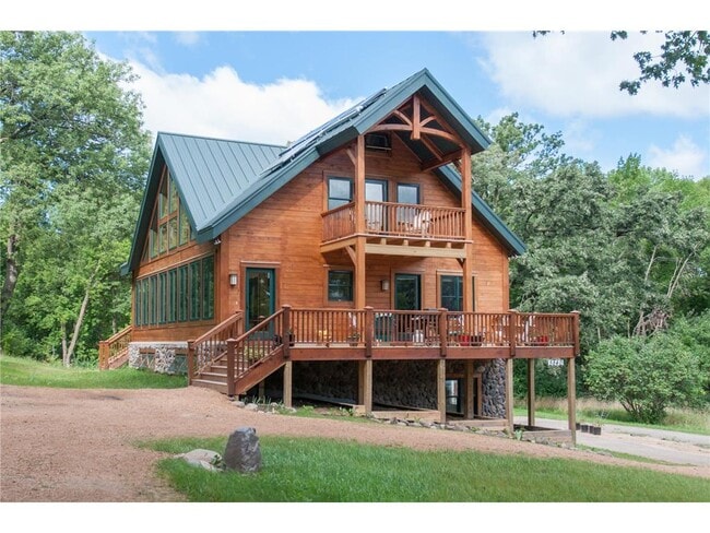 Foto del edificio - 5840 Christmas Lake Rd