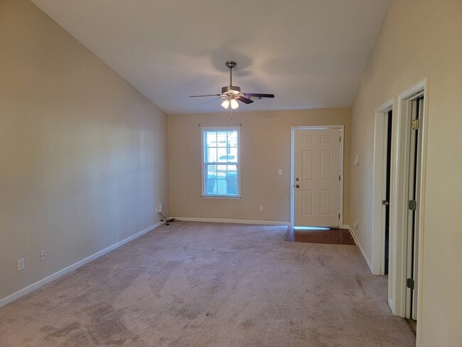 Building Photo - 1812 Lauren Ln