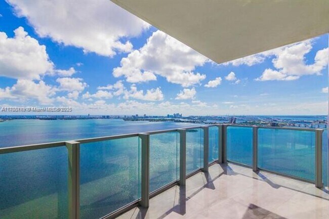 Foto del edificio - 2900 NE 7th Ave
