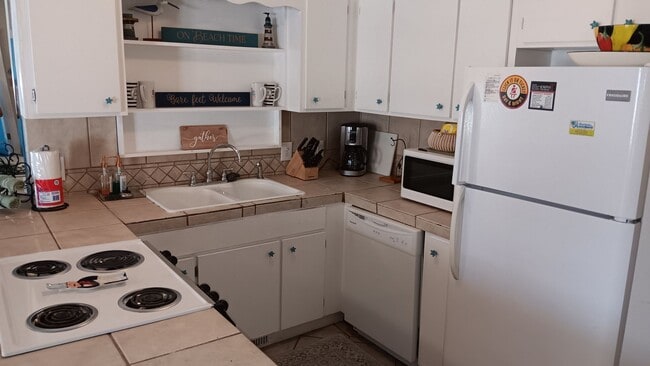 Building Photo - Pet Friendly Winter Rental - Furnished 2 B...