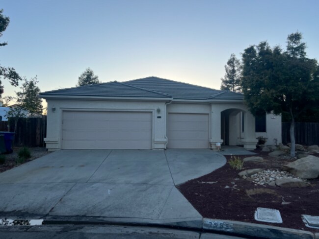 Foto del edificio - 7563 N Carnegie Ave