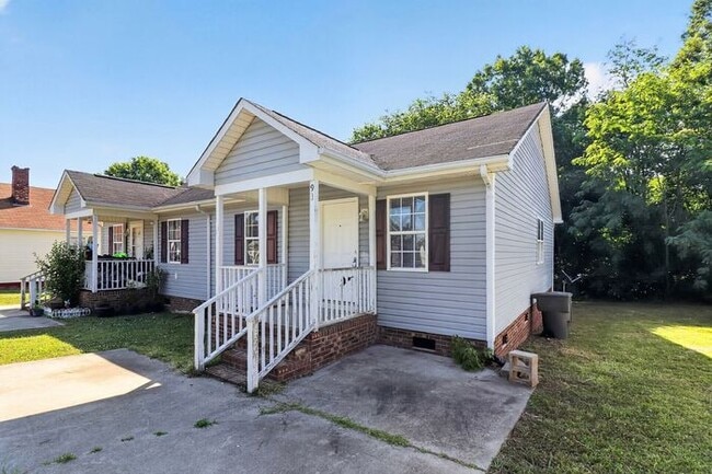 Building Photo - Well-Maintained 2BD/1BA Duplex in Concord, NC!