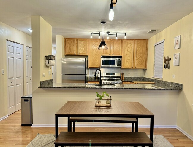 Foto del edificio - 639 W Elm St