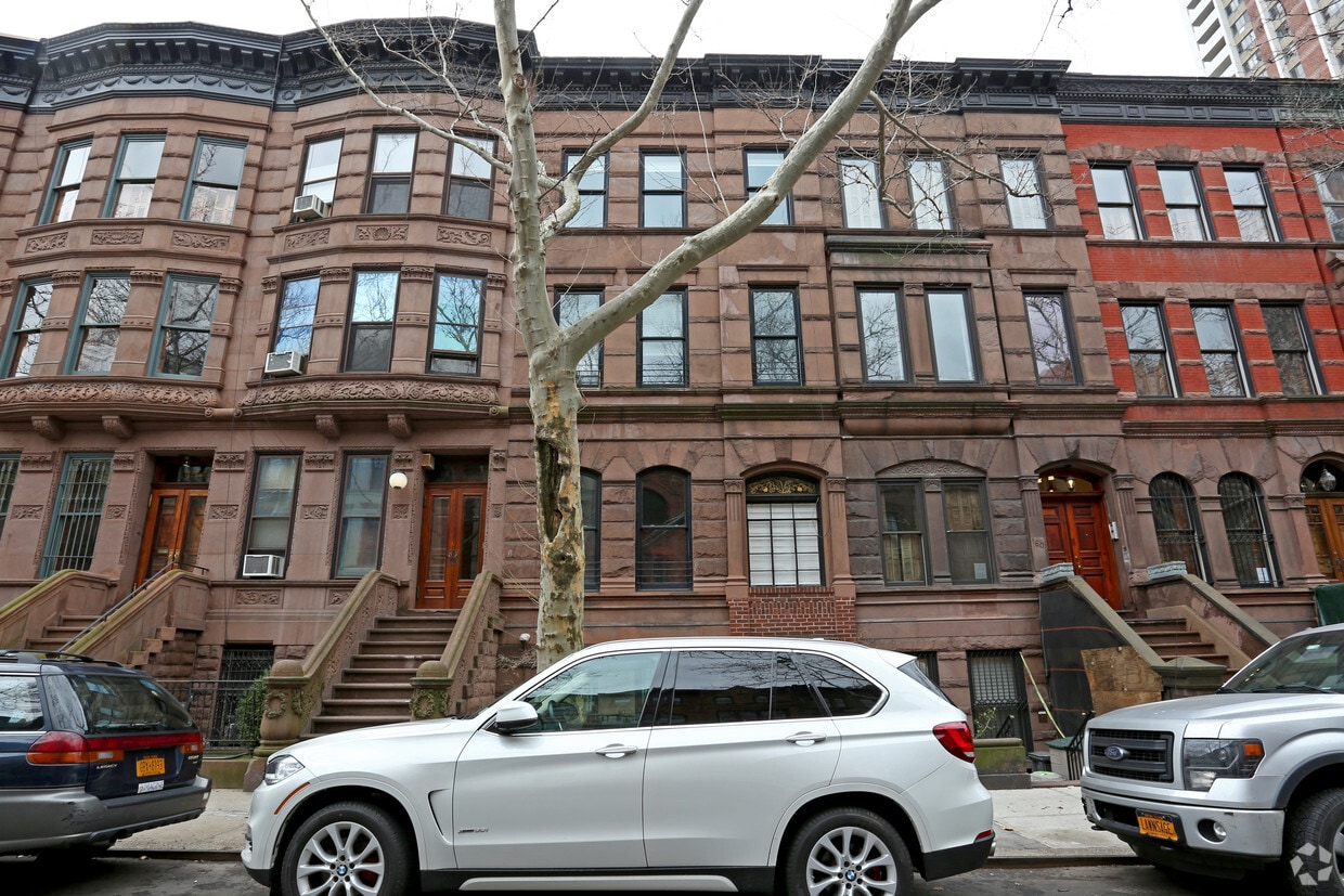 Building Photo - 158 W 88th St
