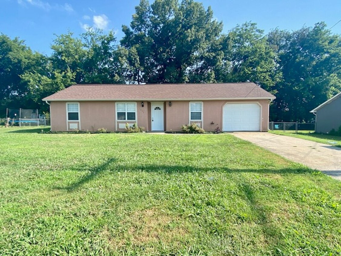 Primary Photo - Perfect Starter Home