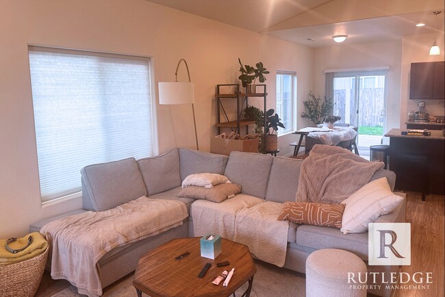 Foto del edificio - 3 Bedroom House in Medford!