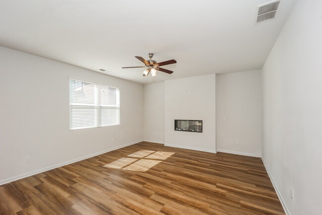 Building Photo - 440 Culloden Moor Dr